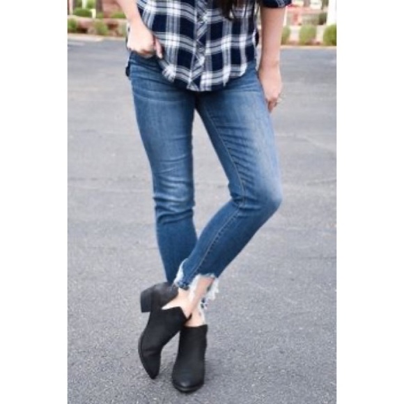 JUST BLACK High Rise Med Wash Distressed Hem Denim - Picture 4 of 9